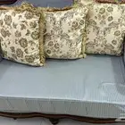 كنب كبير و وسط و 2 فردي مع 8 مخدات كبيره