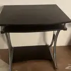 طاولة مكتبية ورف