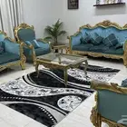 كنب ازرق مع سجاده وطاولات