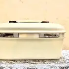 شنطة مكياج سمسونايت لون عاجي او اوف وايت
