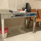 مكتب من المرايا