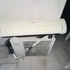 مكيف اسبليت بحالة جيدة وغسالة حوضين
