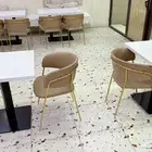 طاولات وكراسي