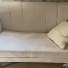 كنبه وجهاز تدليك القدمين