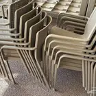 كراسي وطاولات للبيع