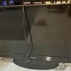 ثلاث تلفزيونات مستعمل