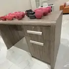 مكتب ودولاب كتب