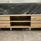 طاولة تلفزيون نظيفة جديده