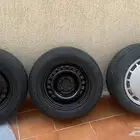 جنوط مرسيدس اثنين سود وواحد المنيوم