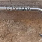 للبيع دعامية وجنوط سود هايلوكس 2010