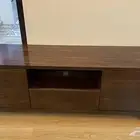 طاولة تلفزيون مستعمله ( سليمه من الكسور )