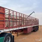 تريلا لنقل الابل والبضائع