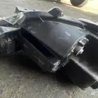 للبيع شمعه سياره يارس 2023الجهه اليمين