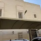 مظله سيارات كامله بأغراضها 6 في 3 شبه جديده