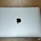لابتوب ماك بوك اير M1 بحالة ممتازة