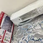 شاشة تلفزيون 43 بالكرتون مع طاولة