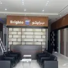 محل ومستودع وبضاعته وعمالته للتقبيل