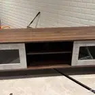 طاولة تلفزيون للبيع