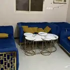 كنب مع طاولة