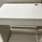 مكتب ايكيا لون ابيض