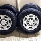 للبيع 4 جنوط 8 مسمار اصلي GM