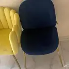 كرسيين وسرير اطفال