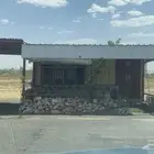 للبيع موقف سطحه