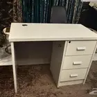 طاولة مكتبية