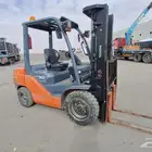 تاجير رافعه شوكيه