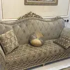 كنب عدد ثلاث قطع مع مخدات عدد سبعه