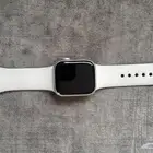 ساعة آبل ابيض