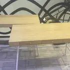 طاولة مكتب خشبيه