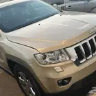 جيب جراند شيروكي موديل 2012 ماشية 195 فل كامل قمة بنظافة