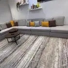 كنب صالة نظيف مع زولية و وطاولة 4 ونص متر  2 متر