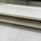 طاولة تلفاز ولوحة