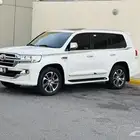 2020تويوتا لاندكروزر vxs (مخزن)