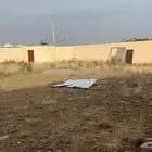 حوش لليجار يوجد كهرباء وخزان وغرفة سكن مساحة 1000م