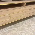 طاولة تلفزيون