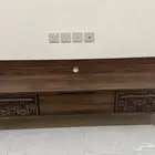طاولة تلفزيون شبه جديدة