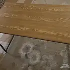 طاولة مكتبية بسيطة (تحتاج صيانة بسيطة)