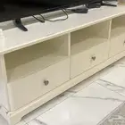 طاولة تلفزيون