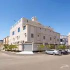 شقة ثلاث غرف ومطبخ وحمامين