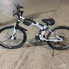 للبيع دراجة قابله للطي برو يارد رياضية لون أسود مع أبيض