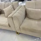 كنب وتلفزيون وطاوله ومجلس ارضي كامل مع الستاره