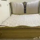 للبيع سرير واثنين كومدينه