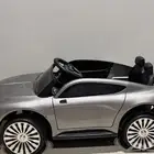 سيارة اطفال كهربائيه