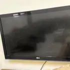 شاشة LG مقاس 42 مع حامل جداري