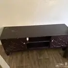 طاولة تلفزون حالتها جيده