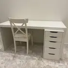 طاولة مكتب