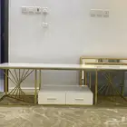 طاولة تلفاز نظيفه